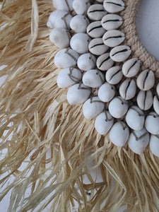 RAFFIA SHELL NECKLACE