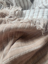 STRIPED THROW