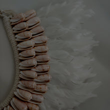 FEATHER WALL NECKLACE