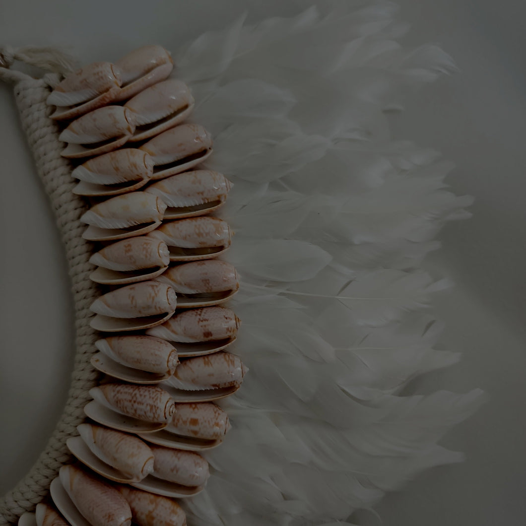 FEATHER WALL NECKLACE