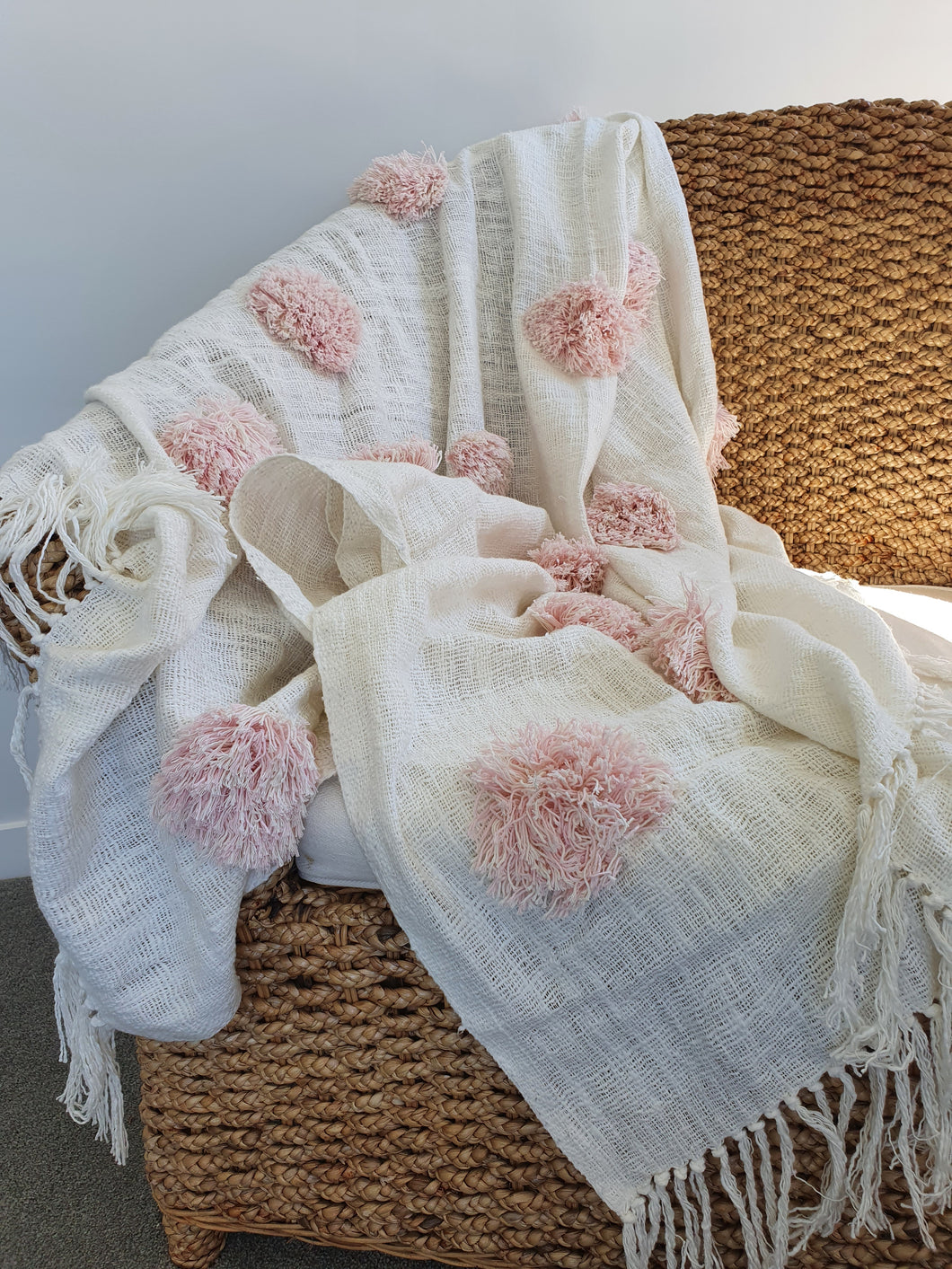 LUXE POMPOM THROW